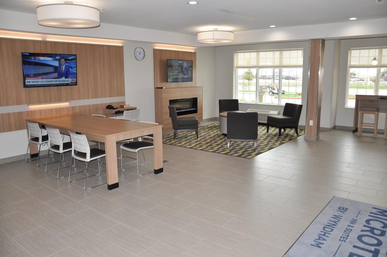 Microtel Inn & Suites By Wyndham Lubbock Exteriér fotografie